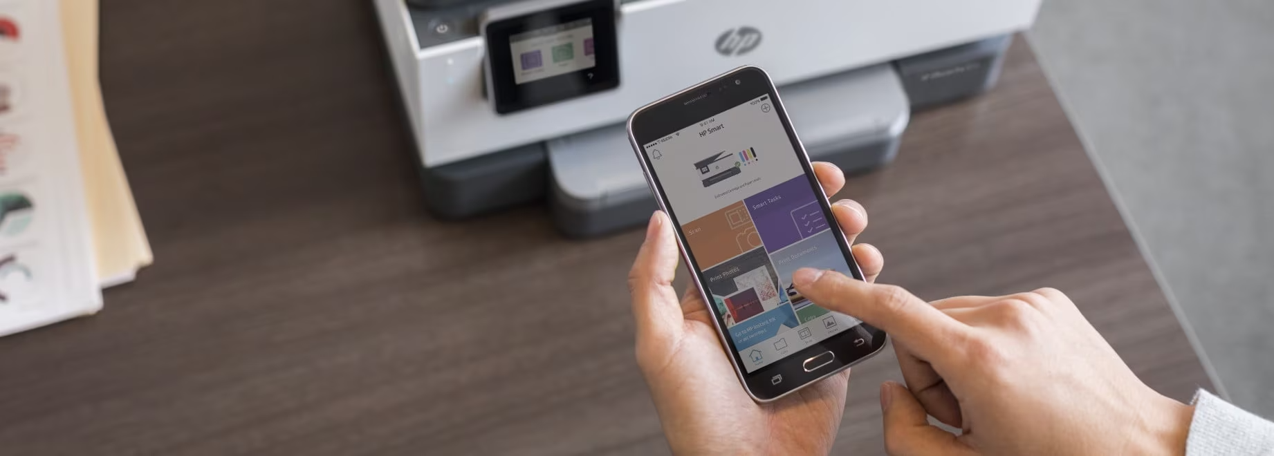 Celular mostrando la aplicacion de impresoras HP